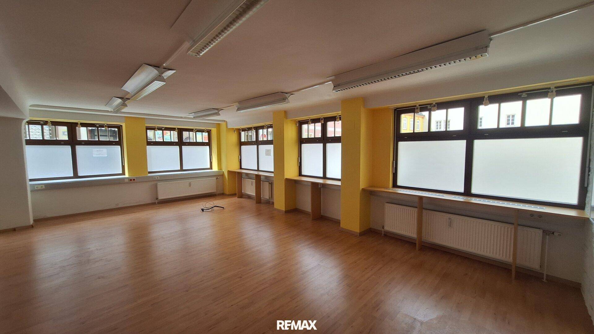 Geschäfts- &amp; Bürolokal direkt am historischen Platzl in Lilienfeld - Ansicht 3
