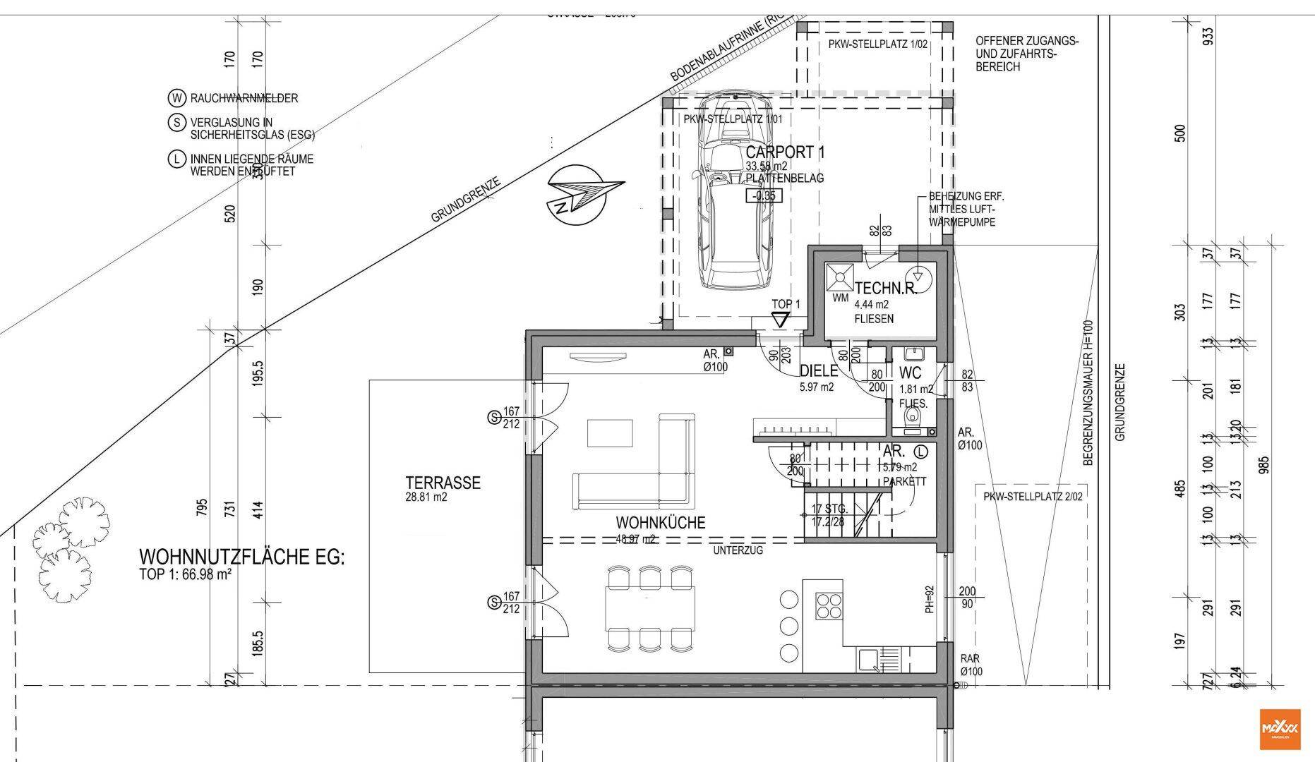 Grundriss des Erdgeschosses mit Wohnküche, Terrasse, Carport und Stellplätzen.