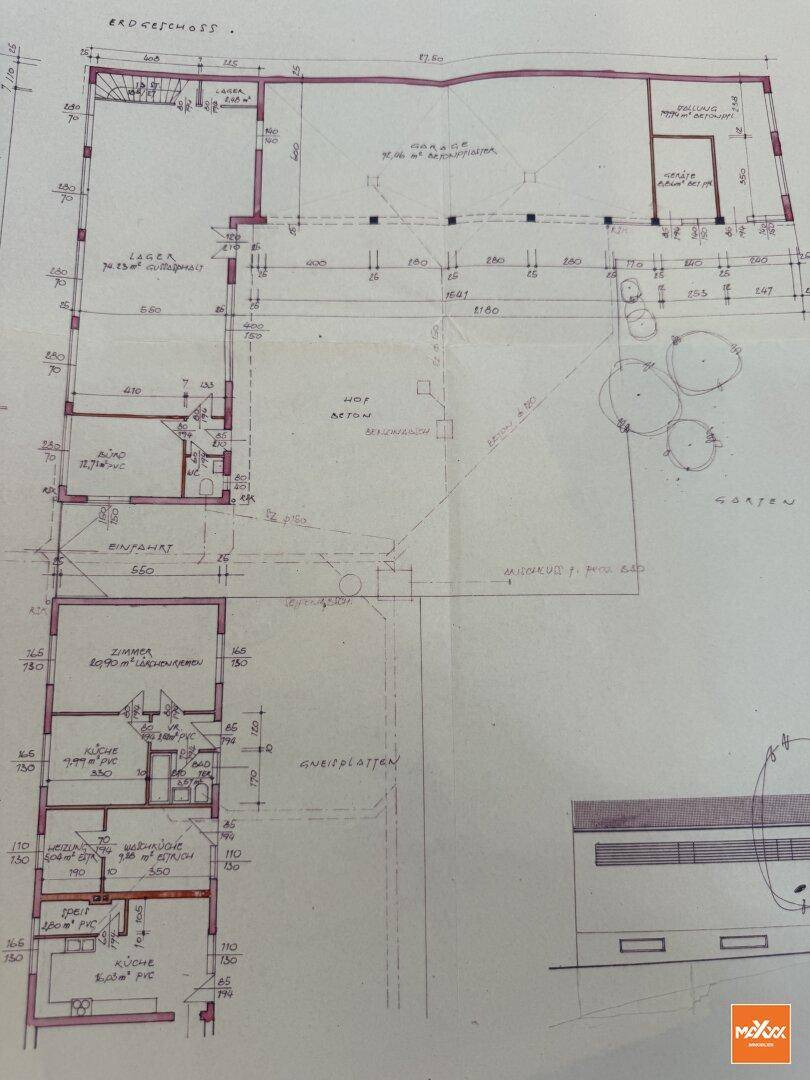 Detaillierter Grundriss des Erdgeschosses mit Raumaufteilung und Gartenbereich.