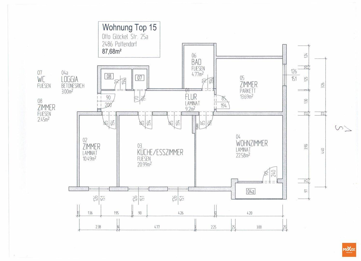 Detaillierter Grundriss der Wohnung Top 15 mit offener Küche und Loggia.