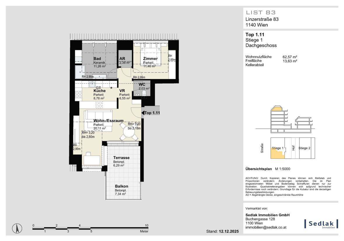 Grundrissplan einer Dachgeschosswohnung mit Terrasse und Balkon.