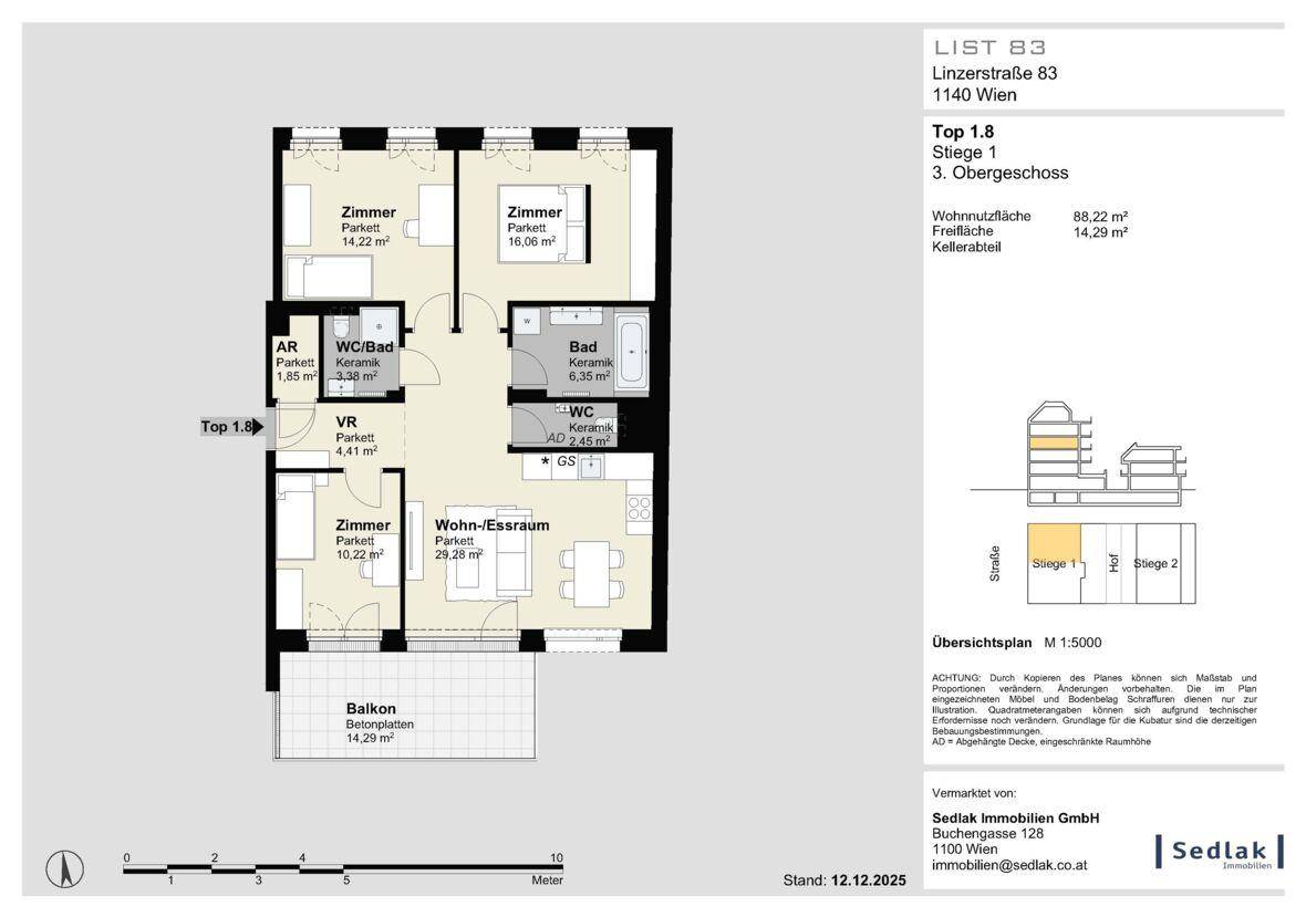 Grundriss der Wohnung Top 1.8 im 3. Obergeschoss mit Balkon und drei Zimmern.