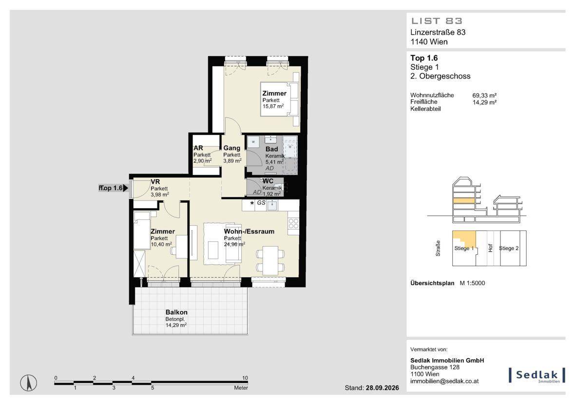 Grundriss einer Wohnung mit offenem Wohn-Essbereich, zwei Schlafzimmern, Bad, separatem WC und Balkon.