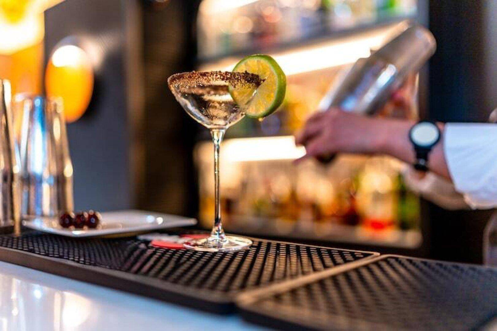 Modernes stark frequentiertes Restaurant - Cocktail Bar im lebendigen 6. Bezirk - Gumpendorferstraße ab sofort für € 3.701.- mit einem unbefristeten Mietvertrag zu mieten ! - Widok 2