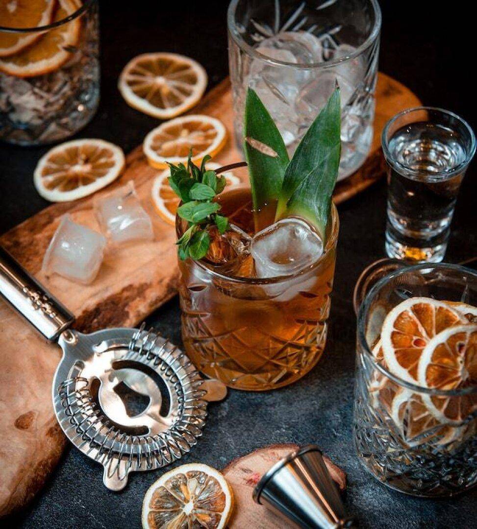 Modernes stark frequentiertes Restaurant - Cocktail Bar im lebendigen 6. Bezirk - Gumpendorferstraße ab sofort für € 3.701.- mit einem unbefristeten Mietvertrag zu mieten ! - Więcej