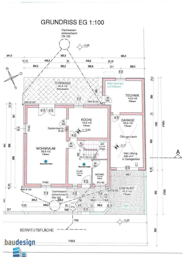 Grundriss des Erdgeschosses mit Wohnraum, Küche, Terrasse, Garage und Gäste-WC.