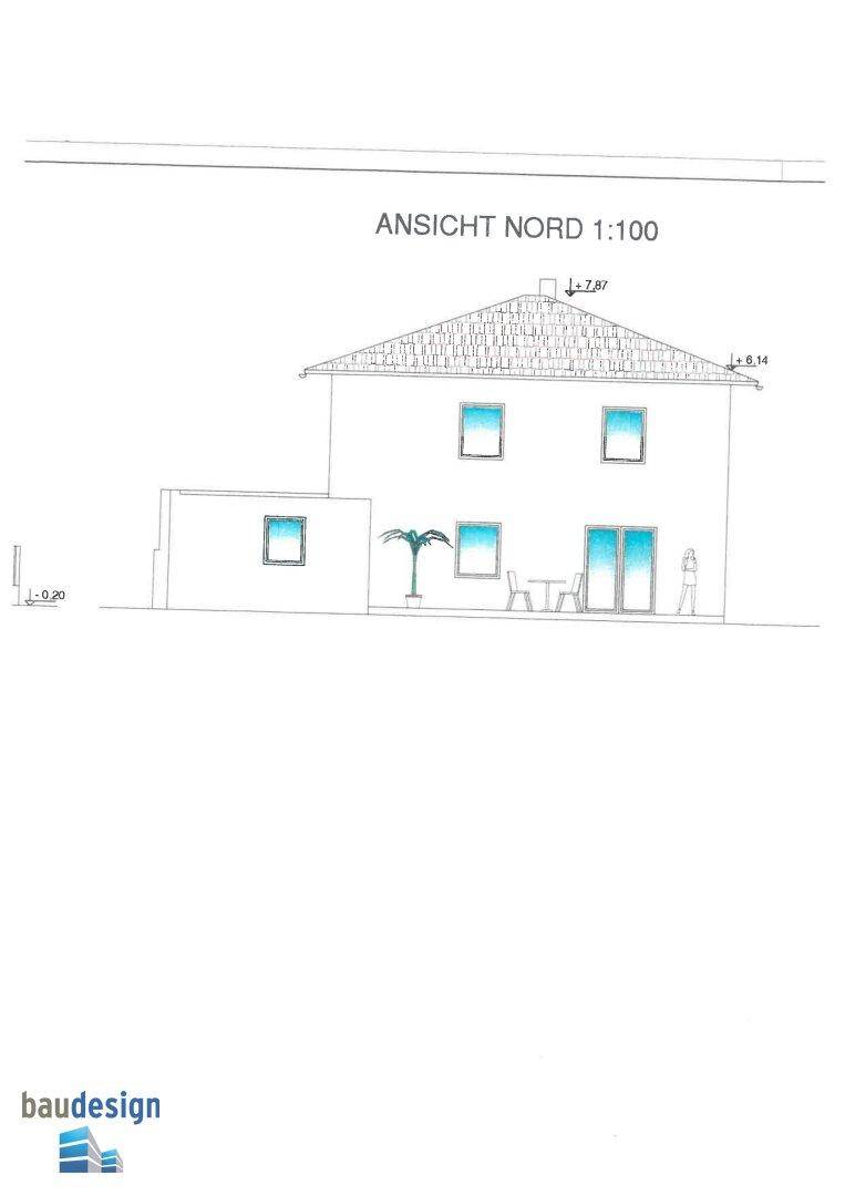 Nordansicht des Hauses mit Terrasse und großen Fensterfronten, zeigt die Rückseite.