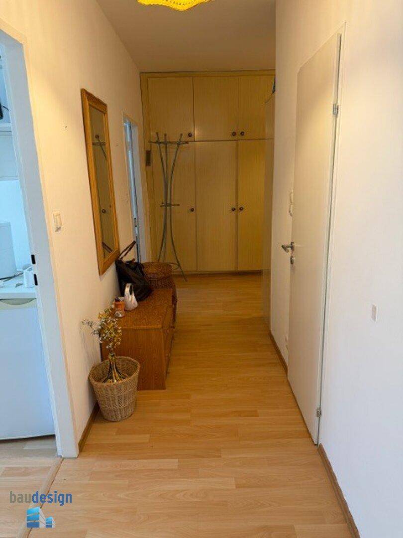Korneuburg ! Schöne geräumige 2-Zi Wohnung mit Loggia Nähe Zentrum und Bahnhof in gepflegter Wohnhausanlage ! - Ansicht 3
