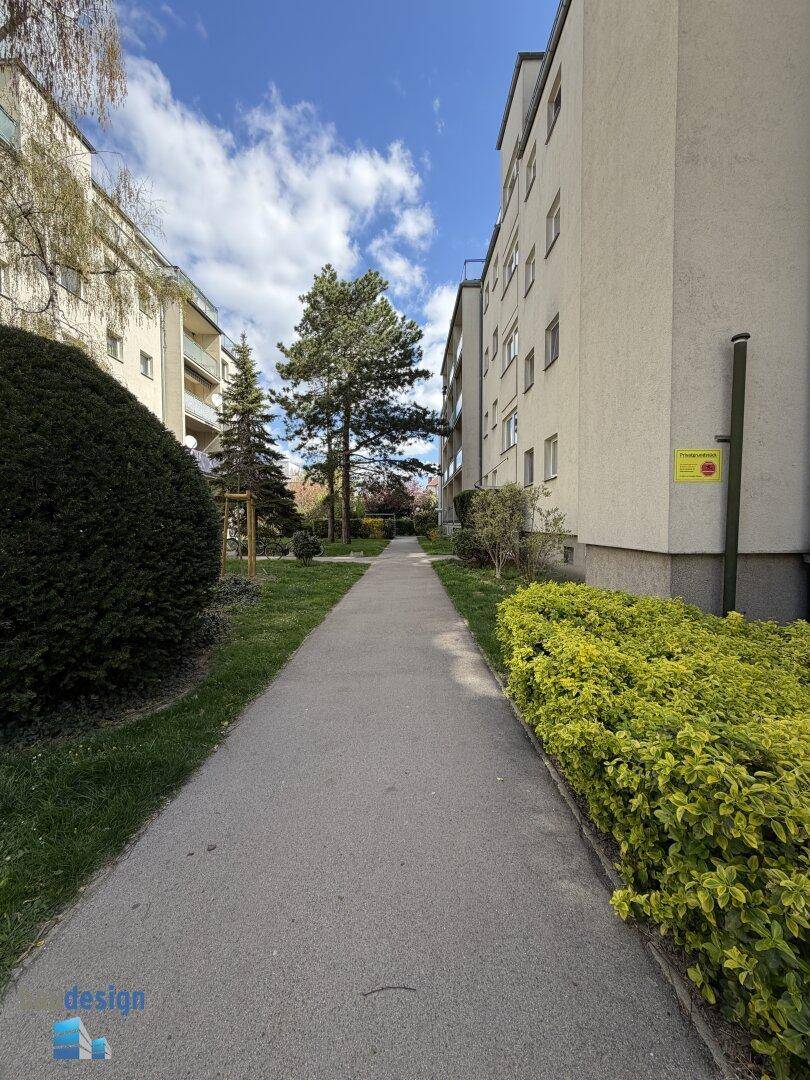 Korneuburg ! Schöne geräumige 2-Zi Wohnung mit Loggia Nähe Zentrum und Bahnhof in gepflegter Wohnhausanlage ! - Ansicht 2