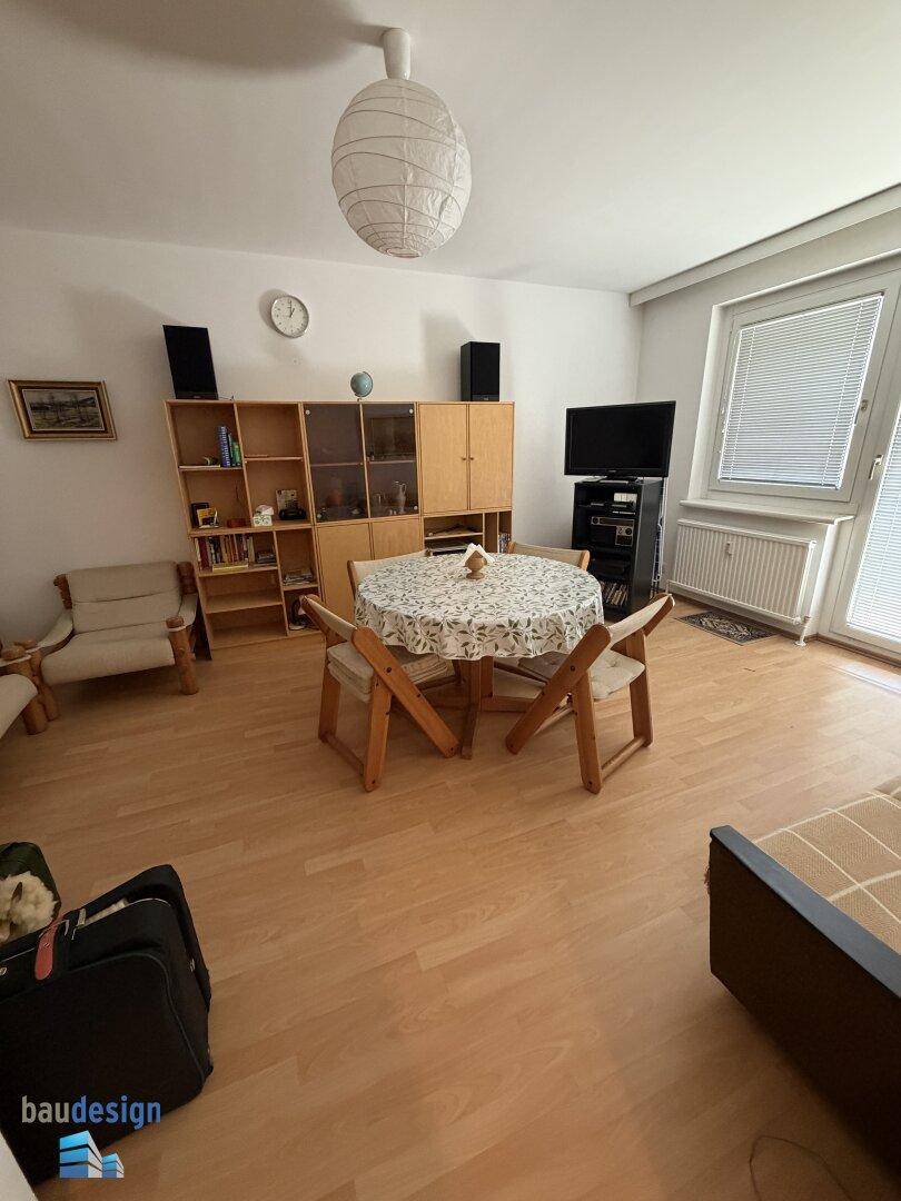 Korneuburg ! Schöne geräumige 2-Zi Wohnung mit Loggia Nähe Zentrum und Bahnhof in gepflegter Wohnhausanlage ! - Mehr
