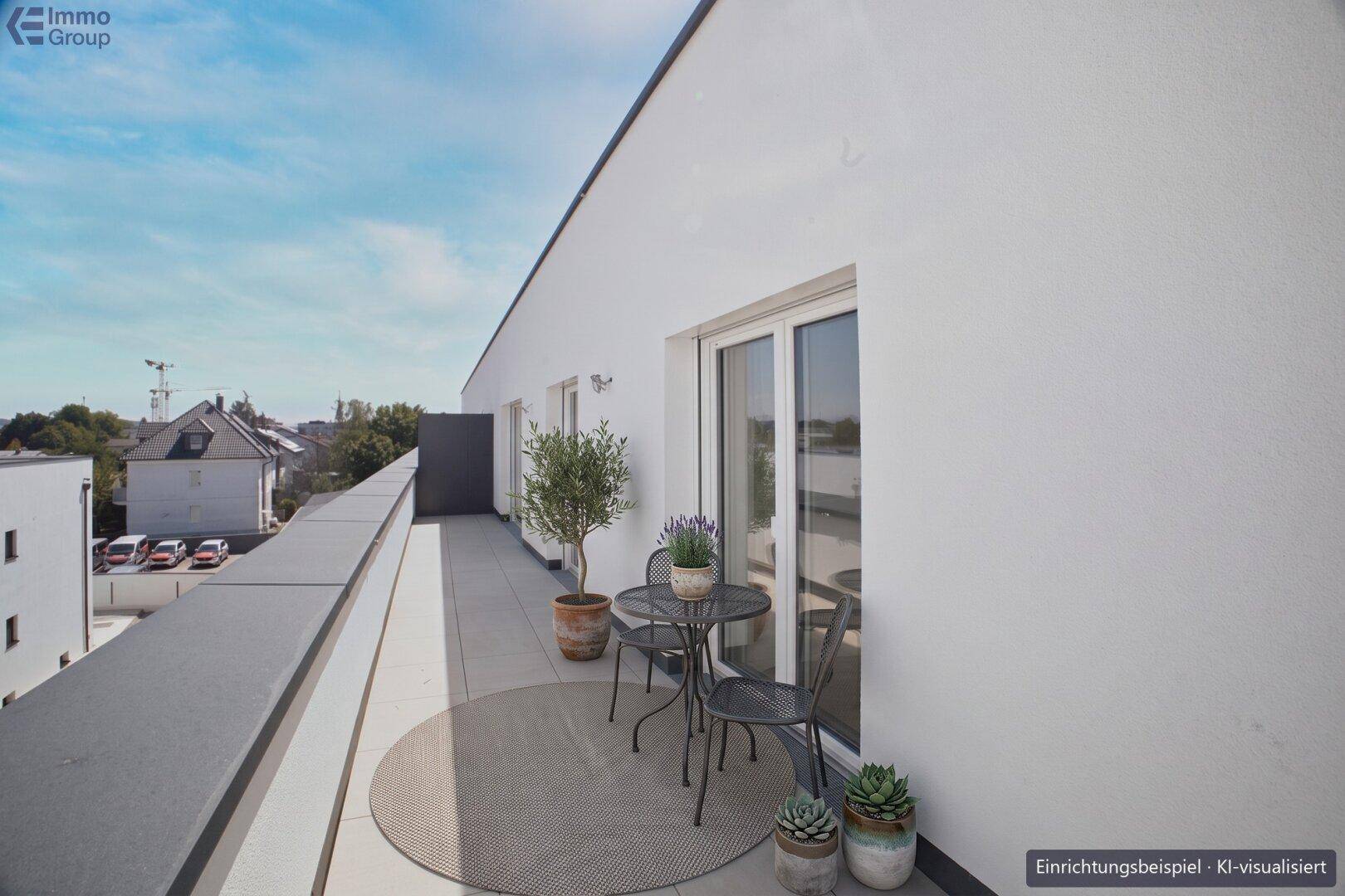 Sonnige Dachterrasse mit kleinem Tisch, Stühlen und Topfpflanzen, ideal zum Entspannen im Freien.