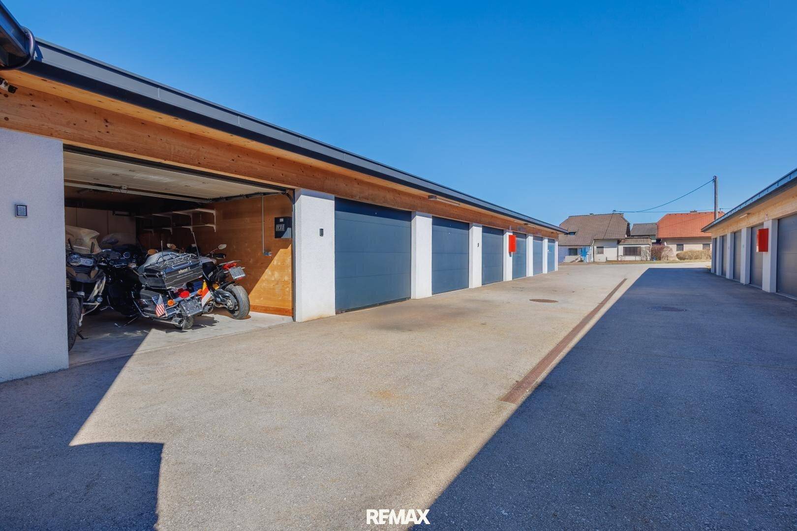 Garagenpark mit 12 KW Photovoltaikanlage - Ansicht 3