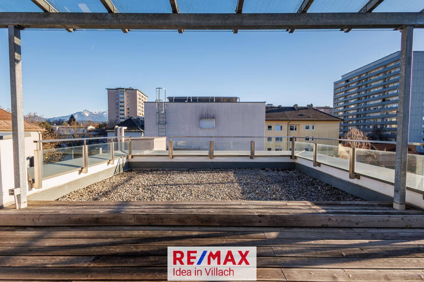 Dachterrasse teilweise überdacht