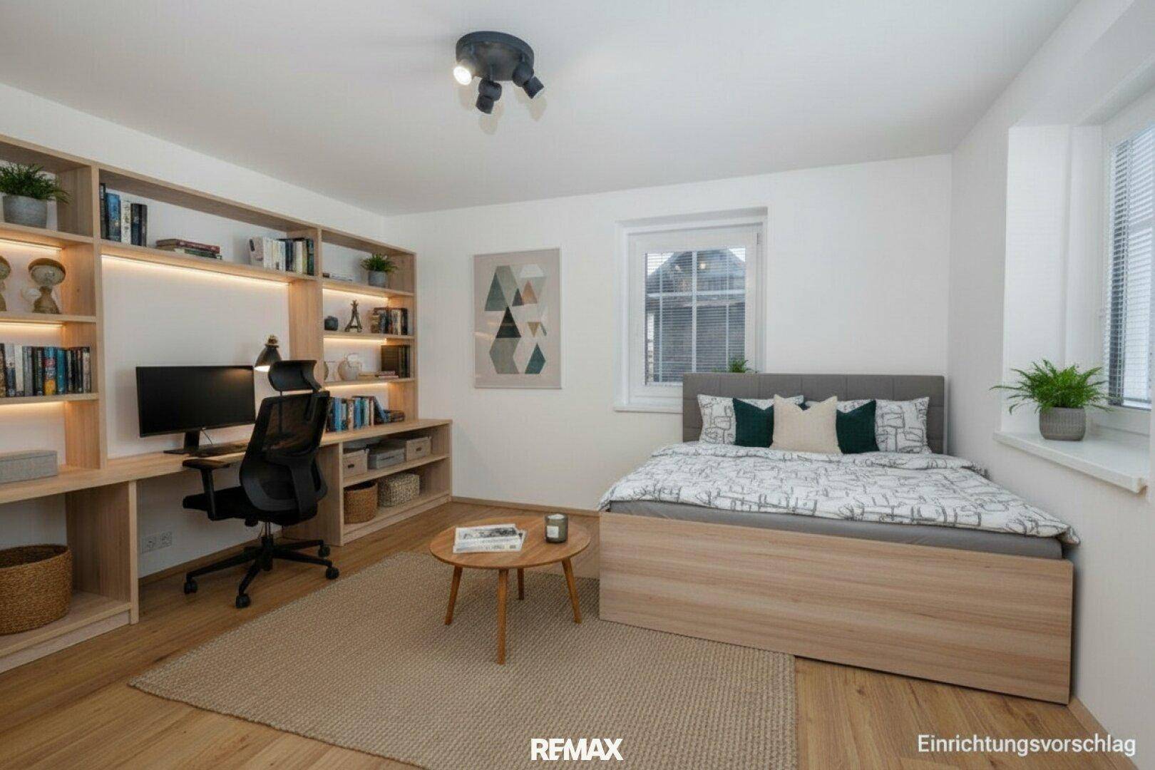 Modern eingerichtetes Schlafzimmer mit Bett, Schreibtisch, Regalen und hellem Holzboden.