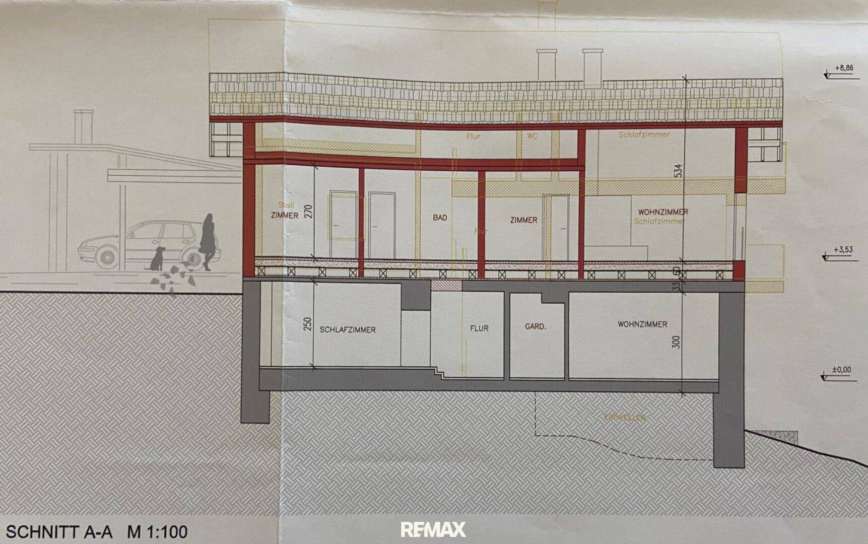 Architektonischer Schnittplan zeigt die vertikale Struktur des Gebäudes mit Keller, Wohnräumen und Carport.