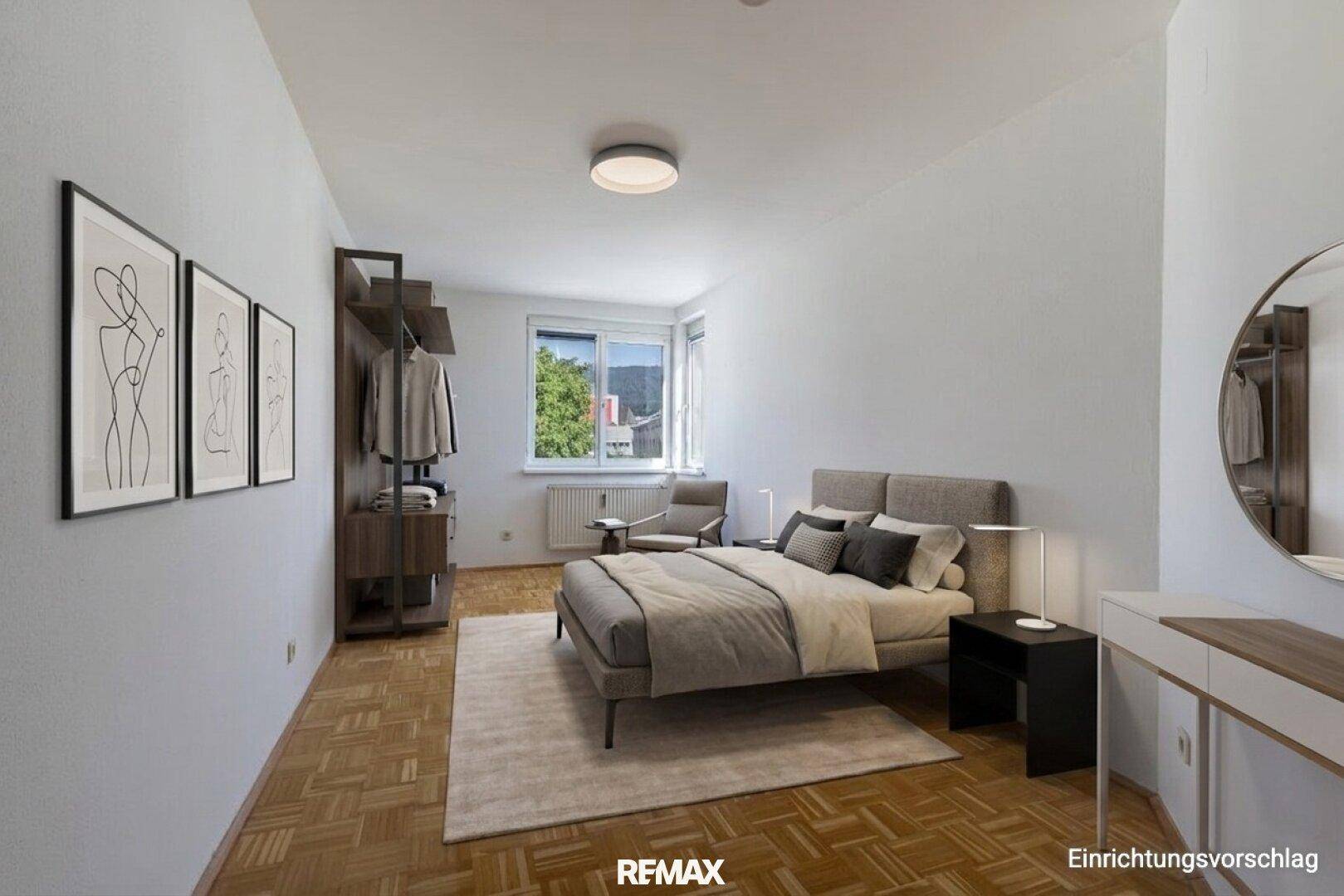 Virtuell möbliertes Schlafzimmer mit modernem Bett, Nachttischen und Blick auf die Berge.