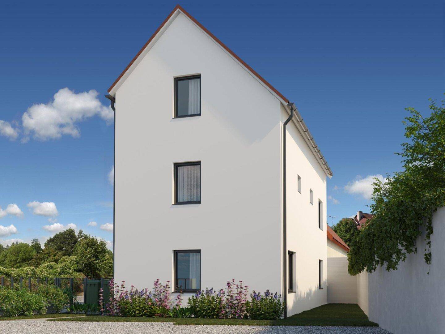 Rückansicht des modernen Neubaus mit schlichter weißer Fassade und Garten.