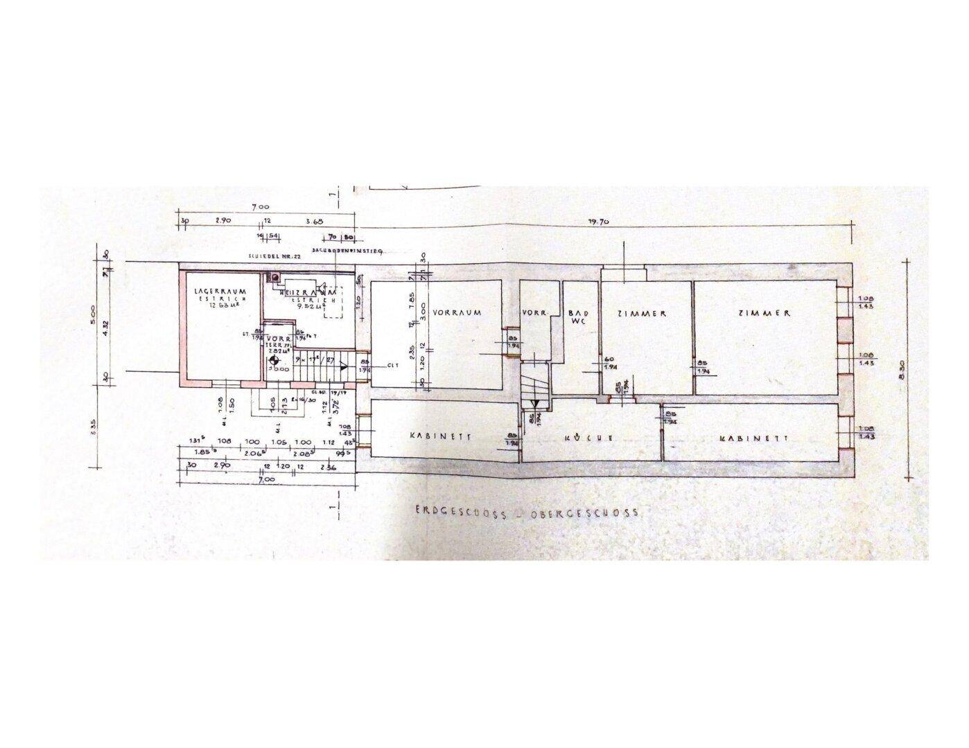 Detaillierter Grundriss des Erd- und Obergeschosses mit Zimmern und Bad/WC.