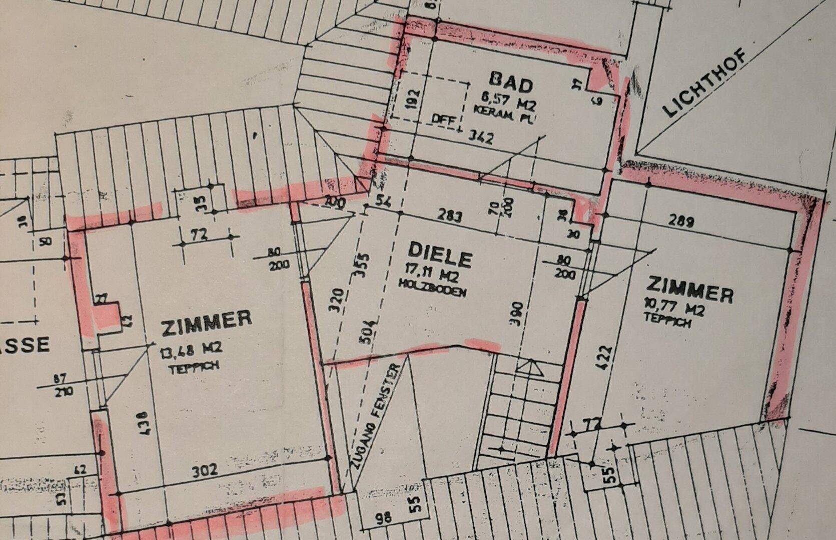 Grundrissplan zeigt Badezimmer, Diele und Zimmer mit unterschiedlichen Bodenbelägen.
