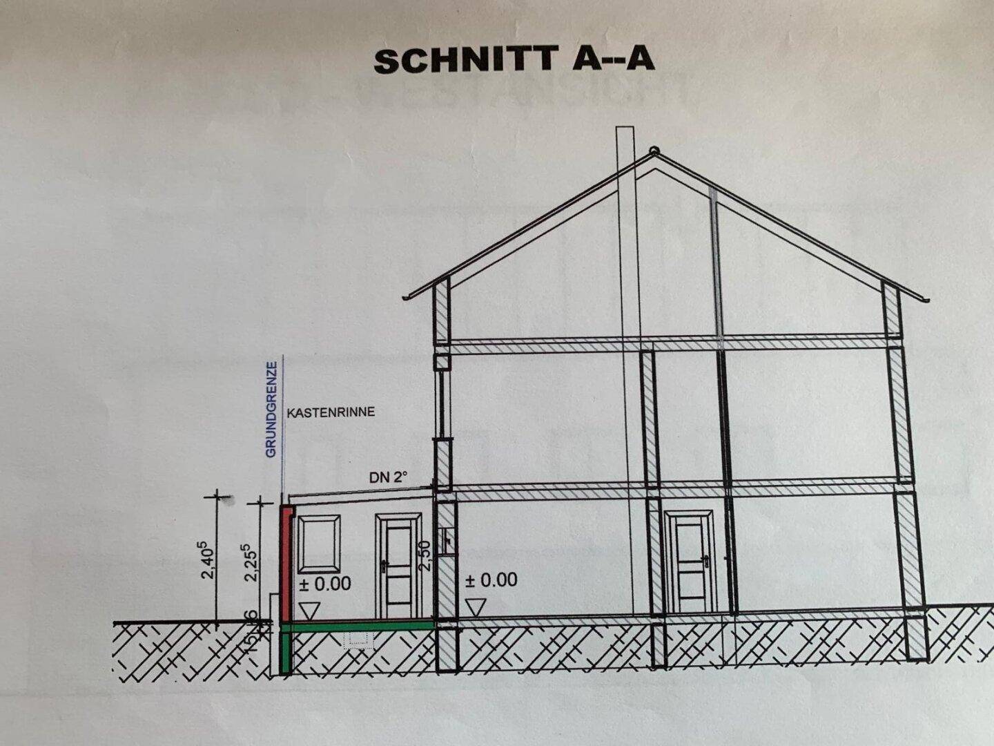 Schnittzeichnung des Hauses mit Keller, Erdgeschoss und Dachkonstruktion.
