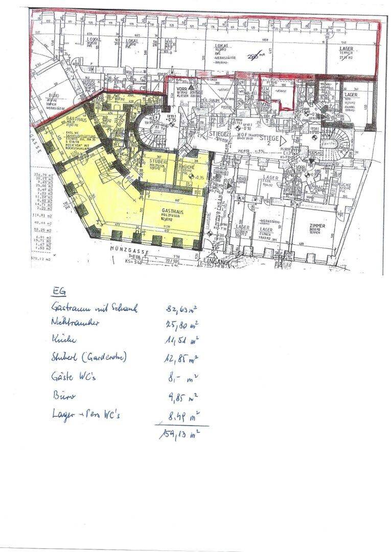 Grundriss des Erdgeschosses mit hervorgehobenen Bereichen für Gastraum, Küche und Büros.