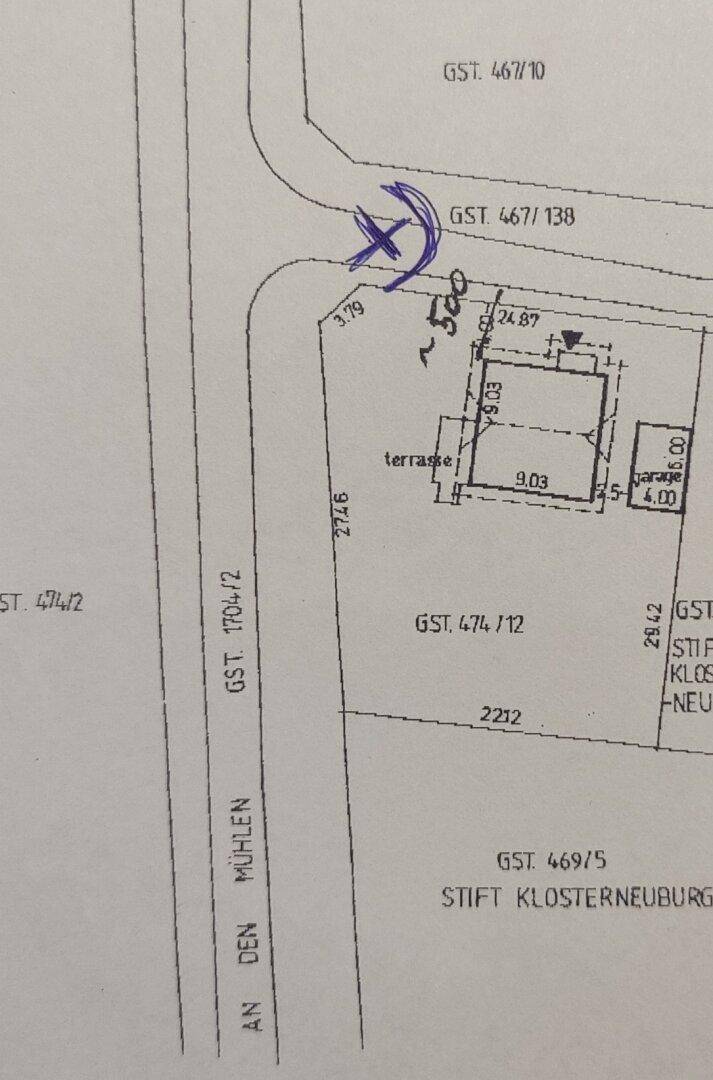 Katasterplan zeigt das Grundstück mit einem Gebäude, einer Terrasse und einer Garage.
