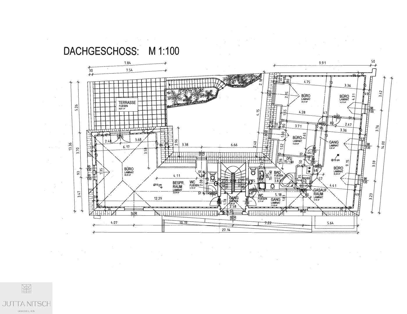 Grundriss des Dachgeschosses mit Terrasse, Büroräumen und Badezimmern, Maßstab 1:100.