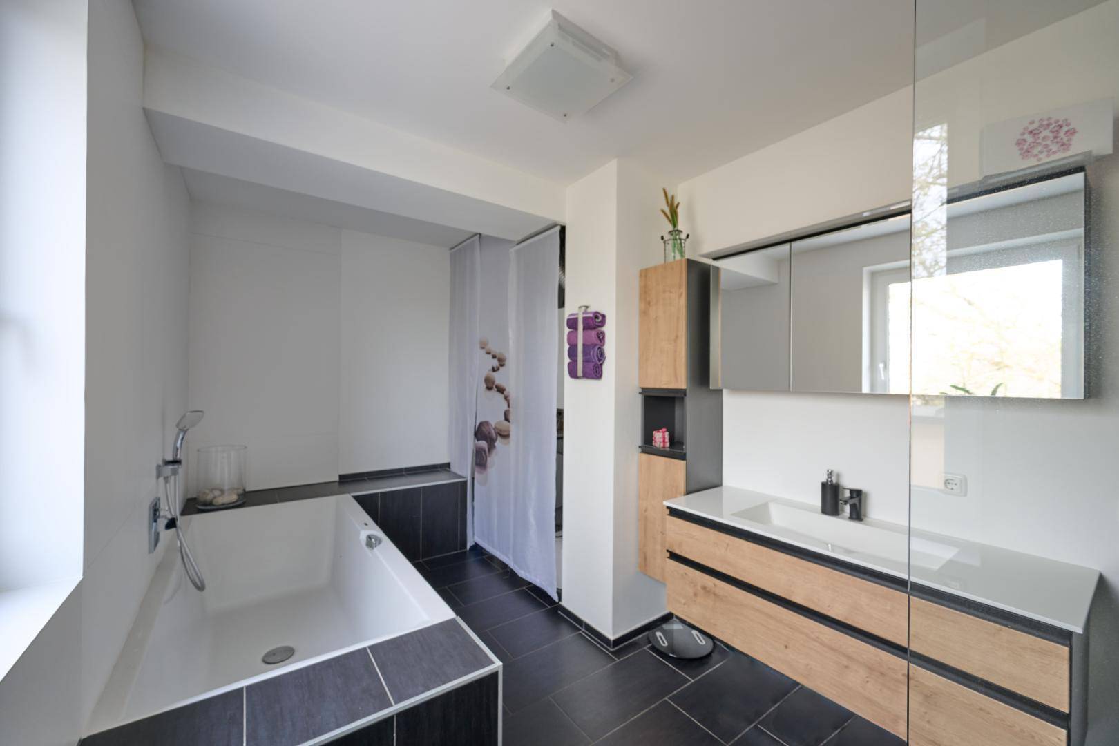 OIV24-004_Badezimmer Wäschebereich