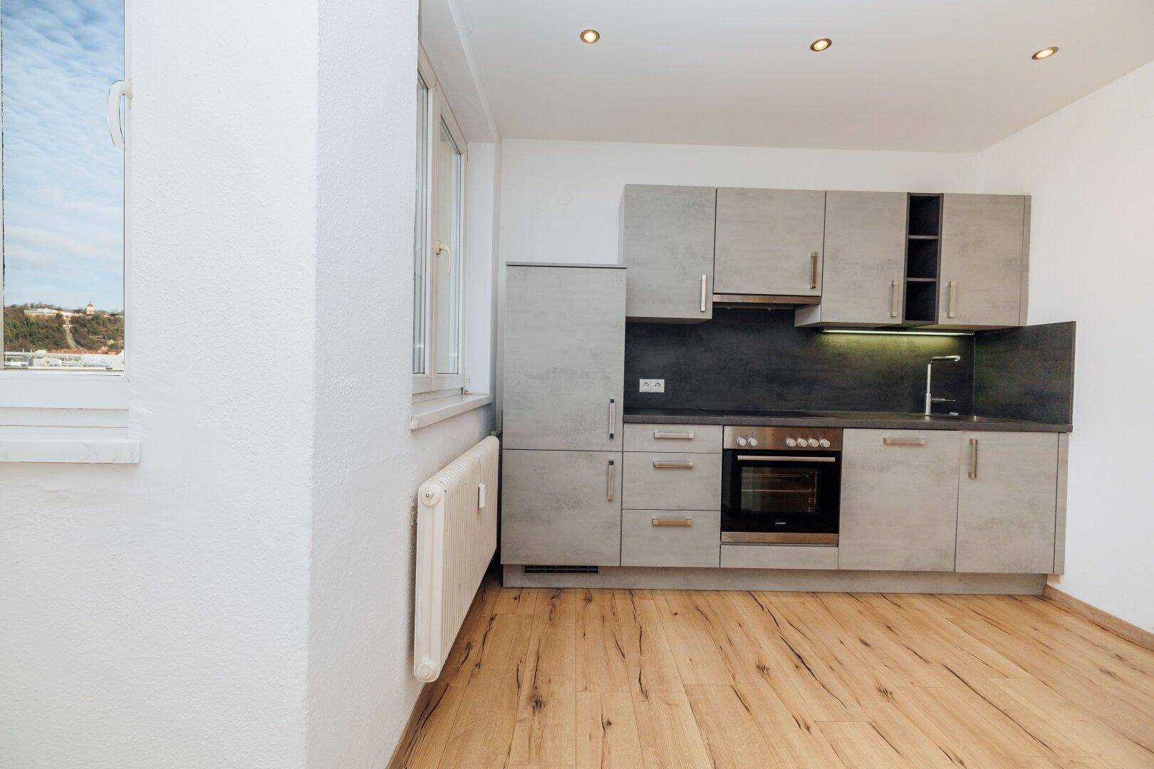 7. STOCK VON 7 I BLICK ÜBER GRAZ I LIFT I BADEWANNE I TOP SANIERT I ZENTRALE RUHIGE LAGE I MODERNE KÜCHE I SCHLOSSBERGBLICK I AB SOFORT I SEHR HELL I PROJEKT WOHNEN - Ansicht 5