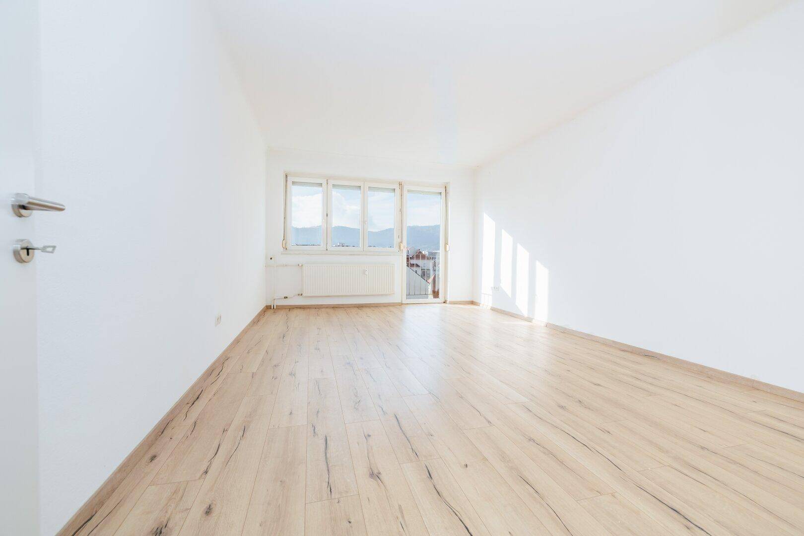 7. STOCK VON 7 I BLICK ÜBER GRAZ I LIFT I BADEWANNE I TOP SANIERT I ZENTRALE RUHIGE LAGE I MODERNE KÜCHE I SCHLOSSBERGBLICK I AB SOFORT I SEHR HELL I PROJEKT WOHNEN - Ansicht 2
