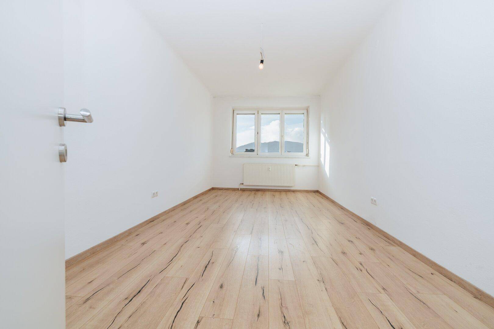 7. STOCK VON 7 I BLICK ÜBER GRAZ I LIFT I BADEWANNE I TOP SANIERT I ZENTRALE RUHIGE LAGE I MODERNE KÜCHE I SCHLOSSBERGBLICK I AB SOFORT I SEHR HELL I PROJEKT WOHNEN - Ansicht 6