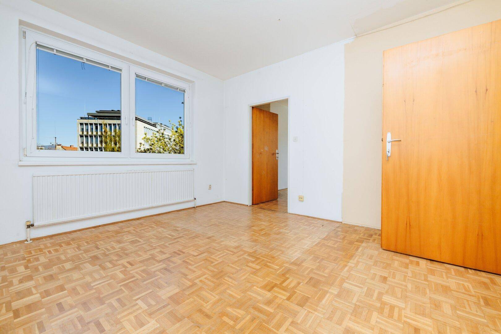 INNENSTADT LAGE I DIREKT AN DER TU GRAZ I BALKON I SEHR HELL I 5 ZIMMER I PERSONENAUFZUG I PROJEKT WOHNEN - Ansicht 4