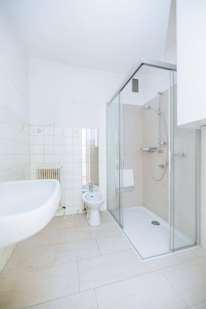 INNENSTADT LAGE I DIREKT AN DER TU GRAZ I BALKON I SEHR HELL I 5 ZIMMER I PERSONENAUFZUG I PROJEKT WOHNEN - Mehr