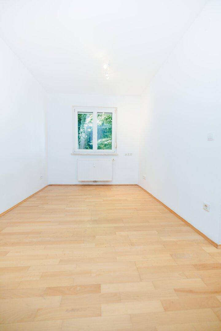 HOFGEBÄUDE mit 72m² I GARTEN I TERRASSE I 4 ZIMMER I PARKPLATZ I ABSOLUTE RUHELAGE I TOP PREIS-LEISTUNG I EINBAUKÜCHE I SEHR HELL I LICHTDURCHFLUTET I AB SOFORT VERFÜGBAR I PROJEKT WOHNEN I – další