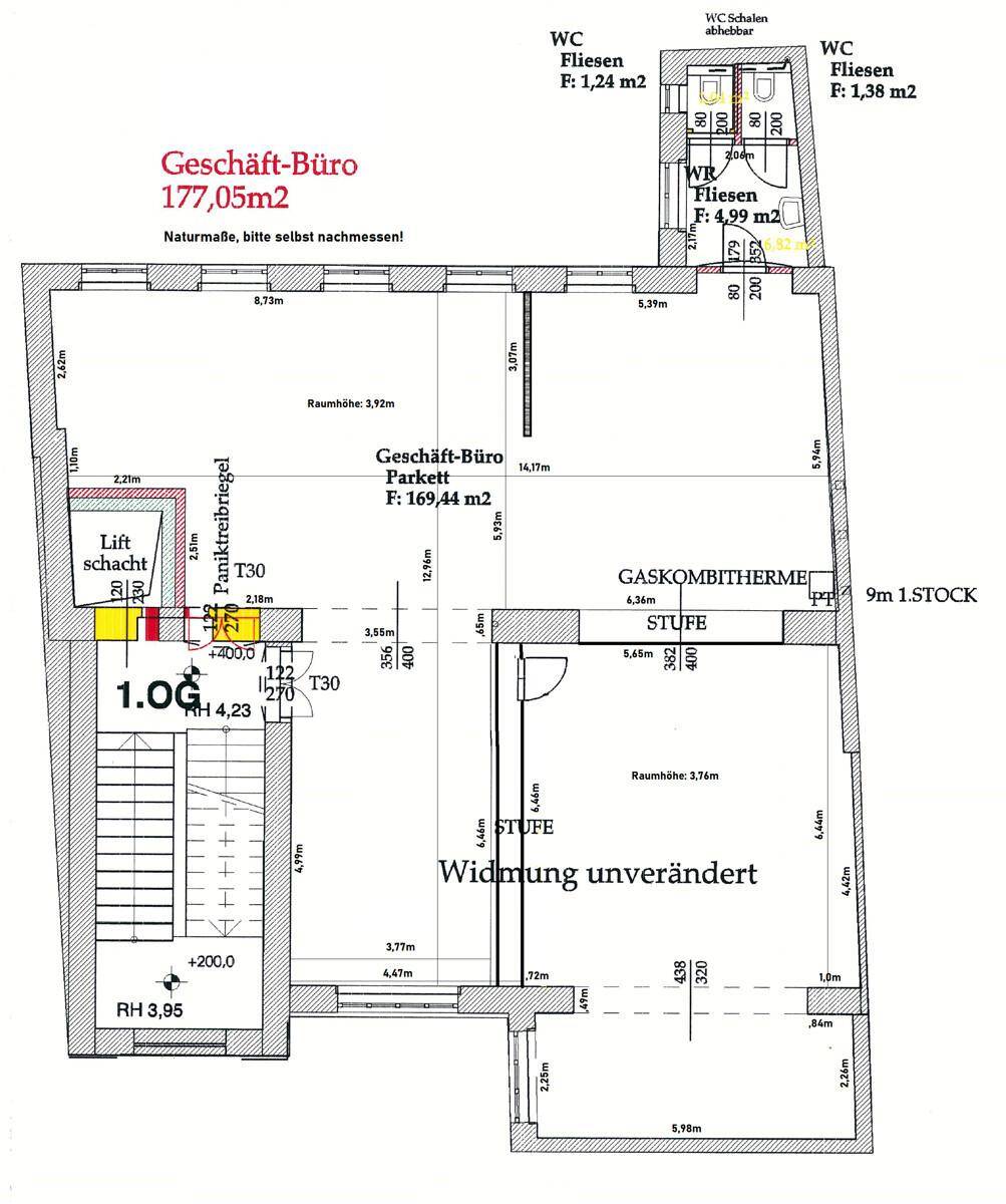 Grundrissplan eines Geschäftsbüros mit 177,05m² Fläche, hohen Decken, zwei WCs und einem Aufzug.