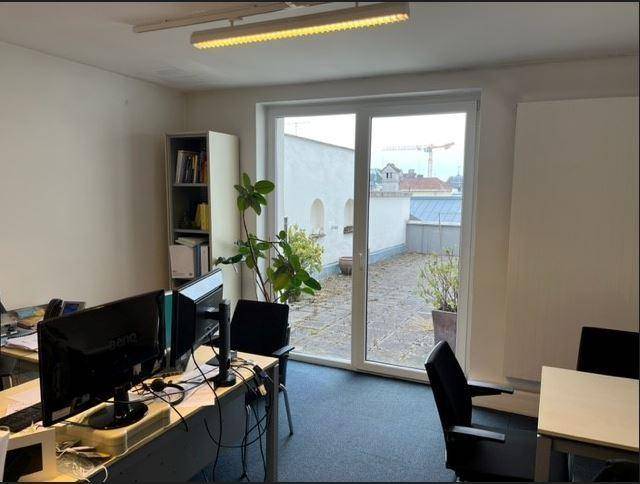 großräumiges Altbau-Büro in zentraler Lage - Stadtplatz Wels im 3.OG - mit kompletter Büro- und Küchenausstattung – pohled 6