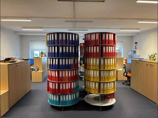 großräumiges Altbau-Büro in zentraler Lage - Stadtplatz Wels im 3.OG - mit kompletter Büro- und Küchenausstattung – pohled 4