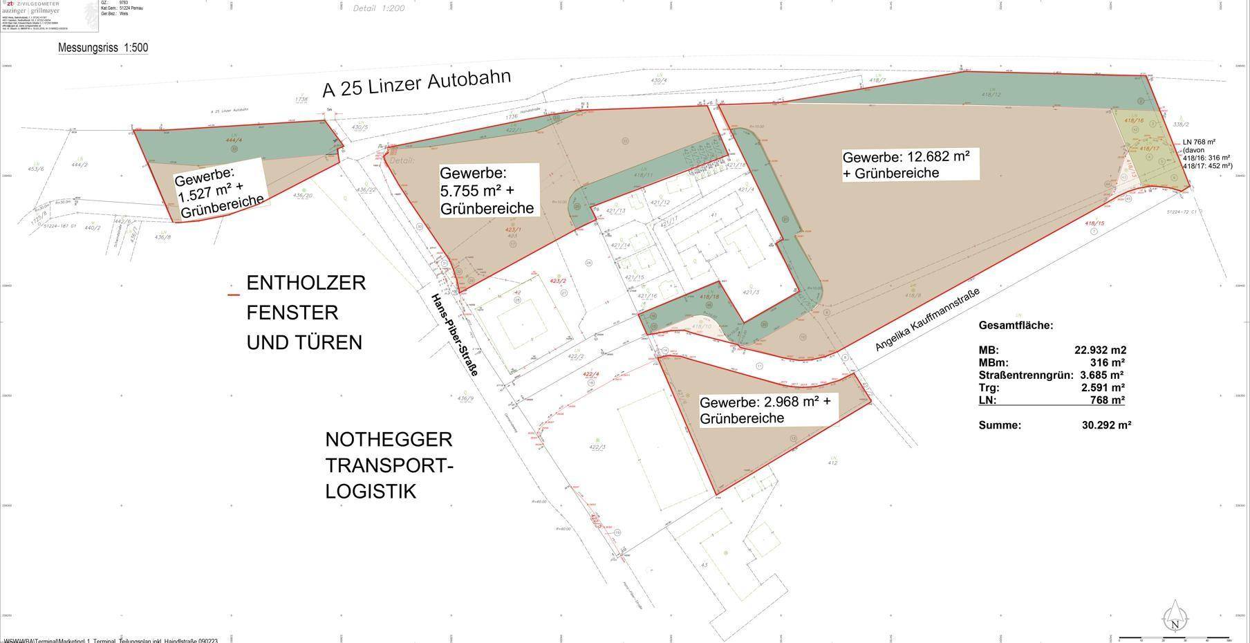 Detaillierter Lageplan mit ausgewiesenen Gewerbeflächen, Autobahnanbindung und angrenzenden Unternehmensstandorten.