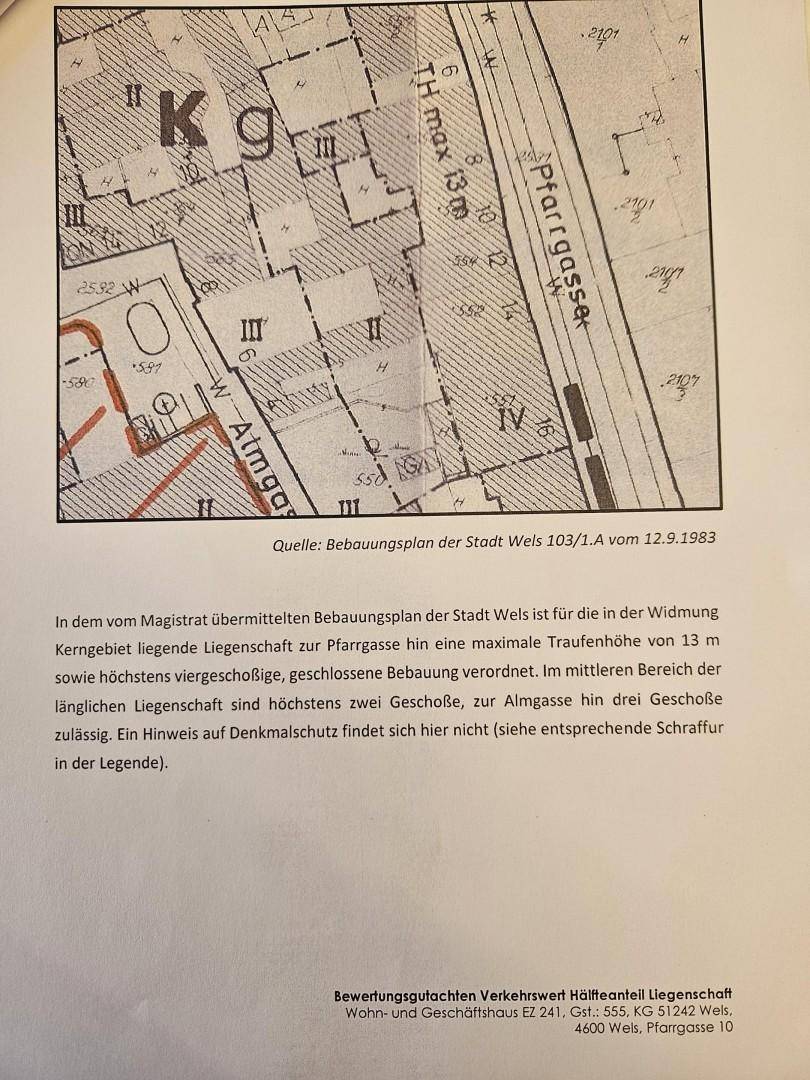 Ausschnitt eines Bebauungsplans mit eingezeichneten Gebäudestrukturen und Text zu Bauvorschriften und einem Verkehrswertgutachten.