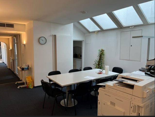 großräumiges Altbau-Büro in zentraler Lage - Stadtplatz Wels im 3.OG - mit kompletter Büro- und Küchenausstattung – pohled 2