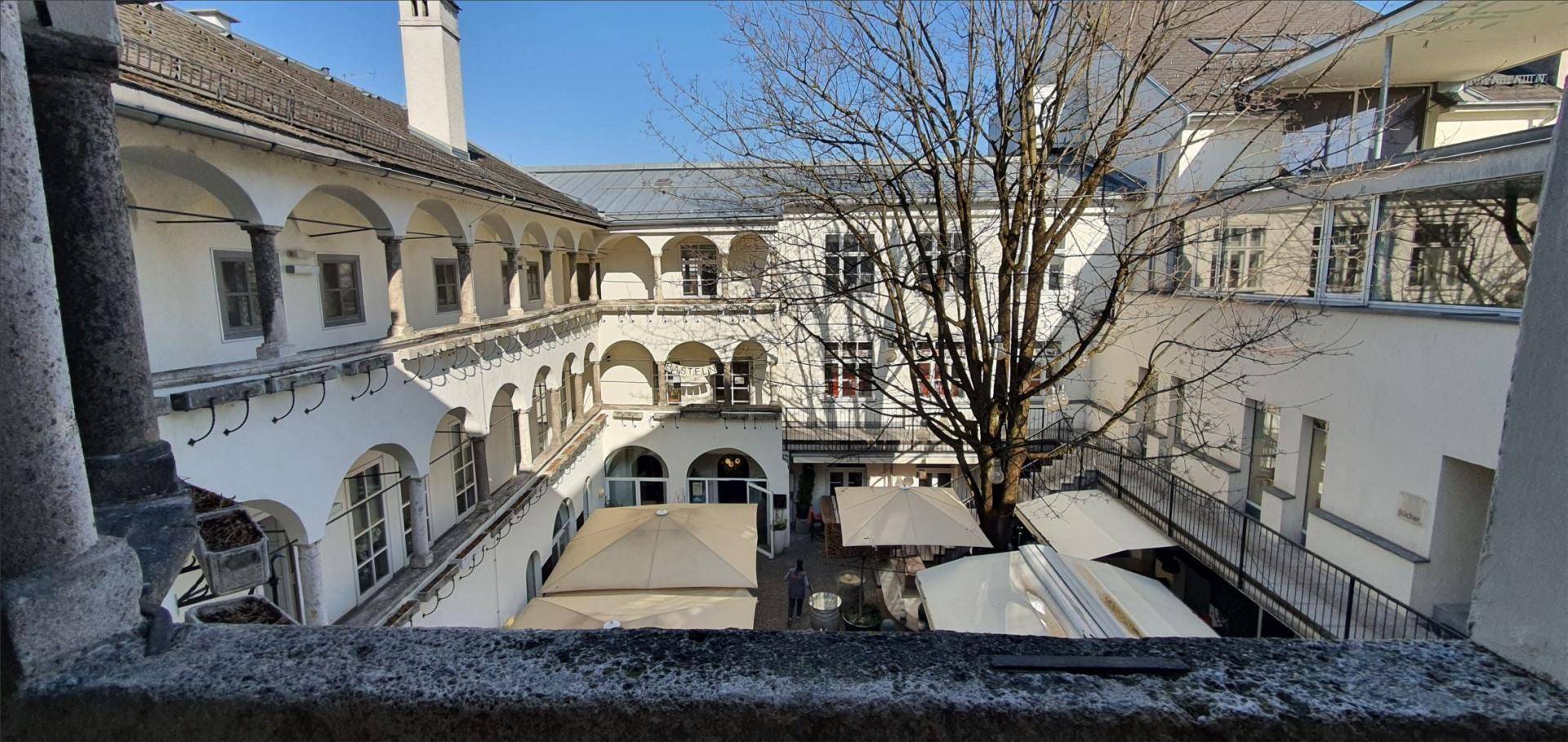 großräumiges Altbau-Büro in zentraler Lage - Stadtplatz Wels im 3.OG - mit kompletter Büro- und Küchenausstattung – pohled 3