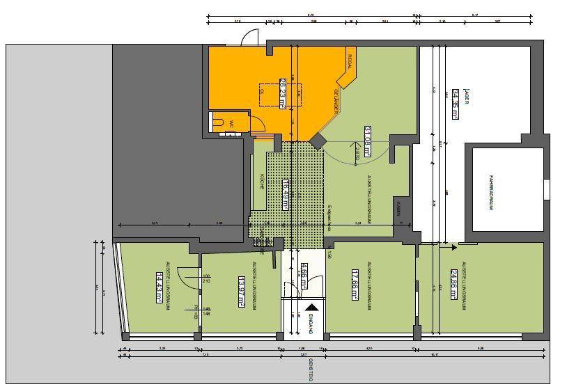 Grundrissplan eines Gewerbeobjekts mit mehreren Ausstellungsräumen, Küche und WC.