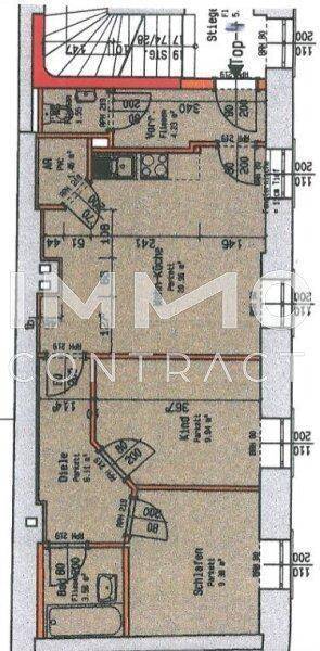 Grundriss einer Wohnung mit mehreren Zimmern, Bad und Küche, inklusive Treppenhaus.