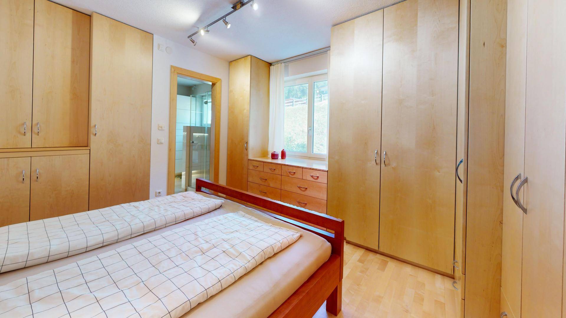 1.OG - Schlafzimmer 1
