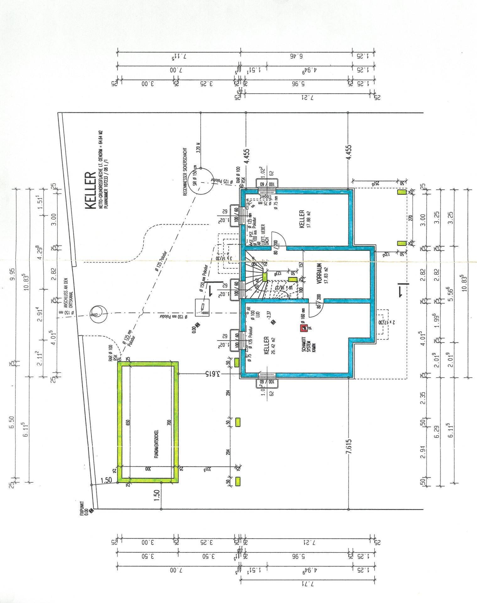 Grundriss des Kellers mit verschiedenen Räumen und Treppenaufgang.