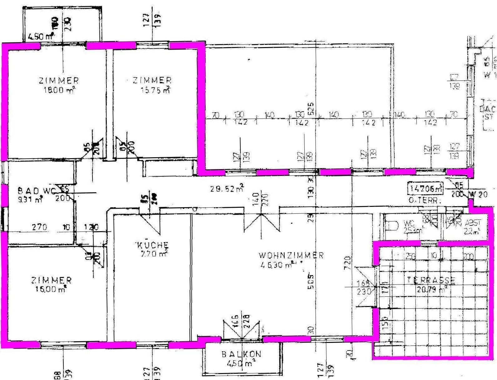 Detaillierter Grundriss der Wohnung mit Zimmern, Küche, Wohnzimmer, Balkon und Terrasse.