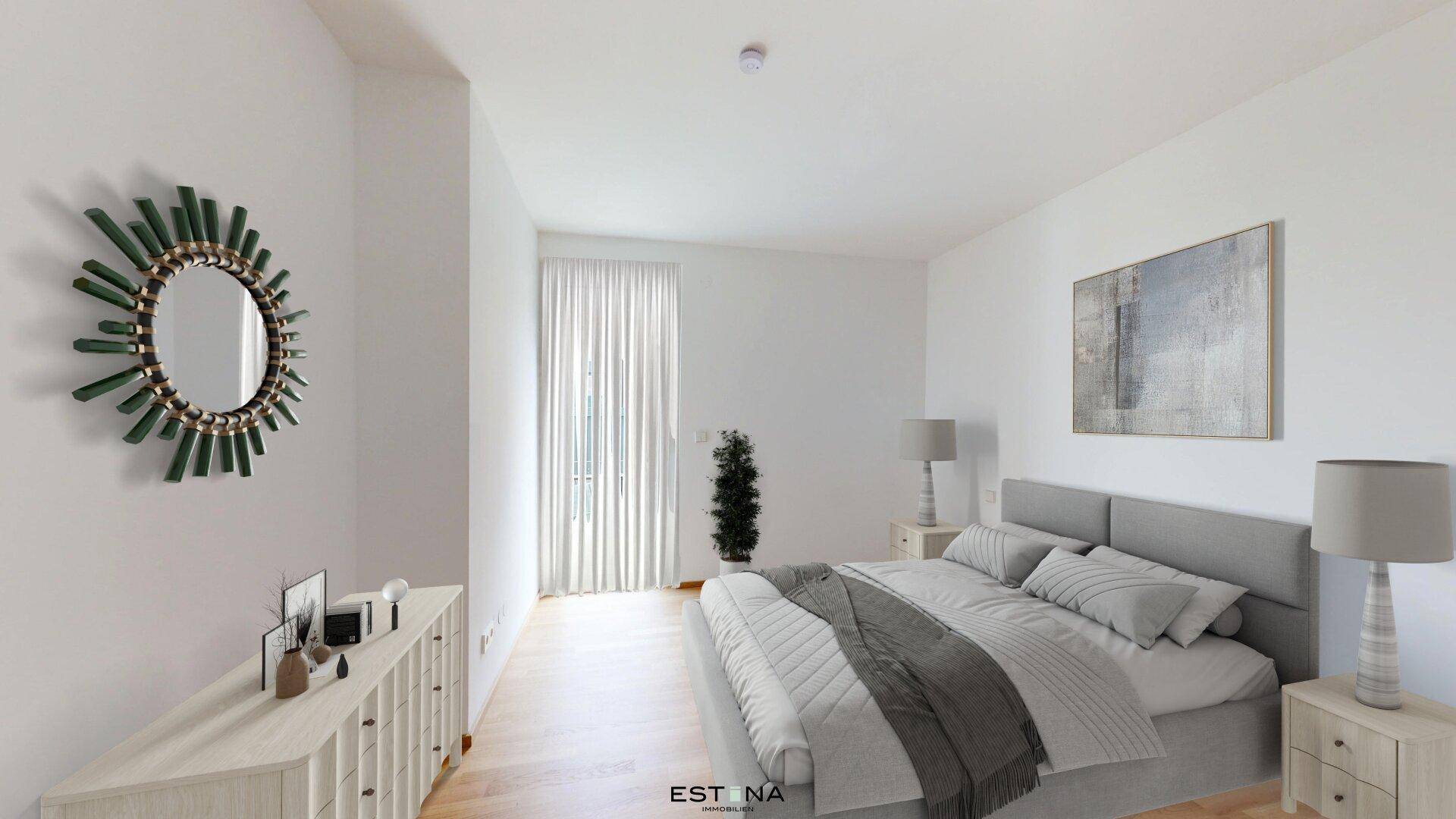 Helles Schlafzimmer mit Doppelbett, Nachttischen und einem großen Spiegel als Dekoration.