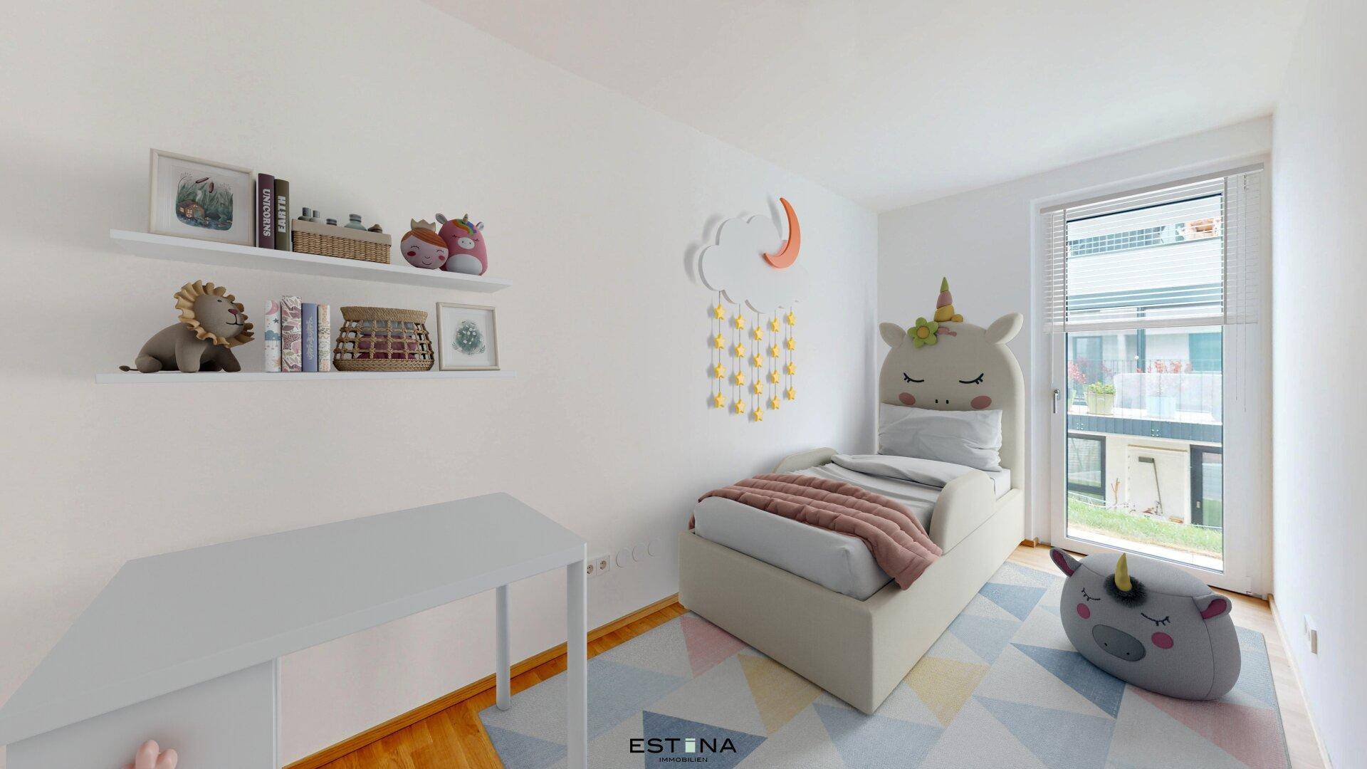 Freundliches Kinderzimmer mit verspielter Dekoration, Einzelbett und Zugang zu einem Außenbereich.