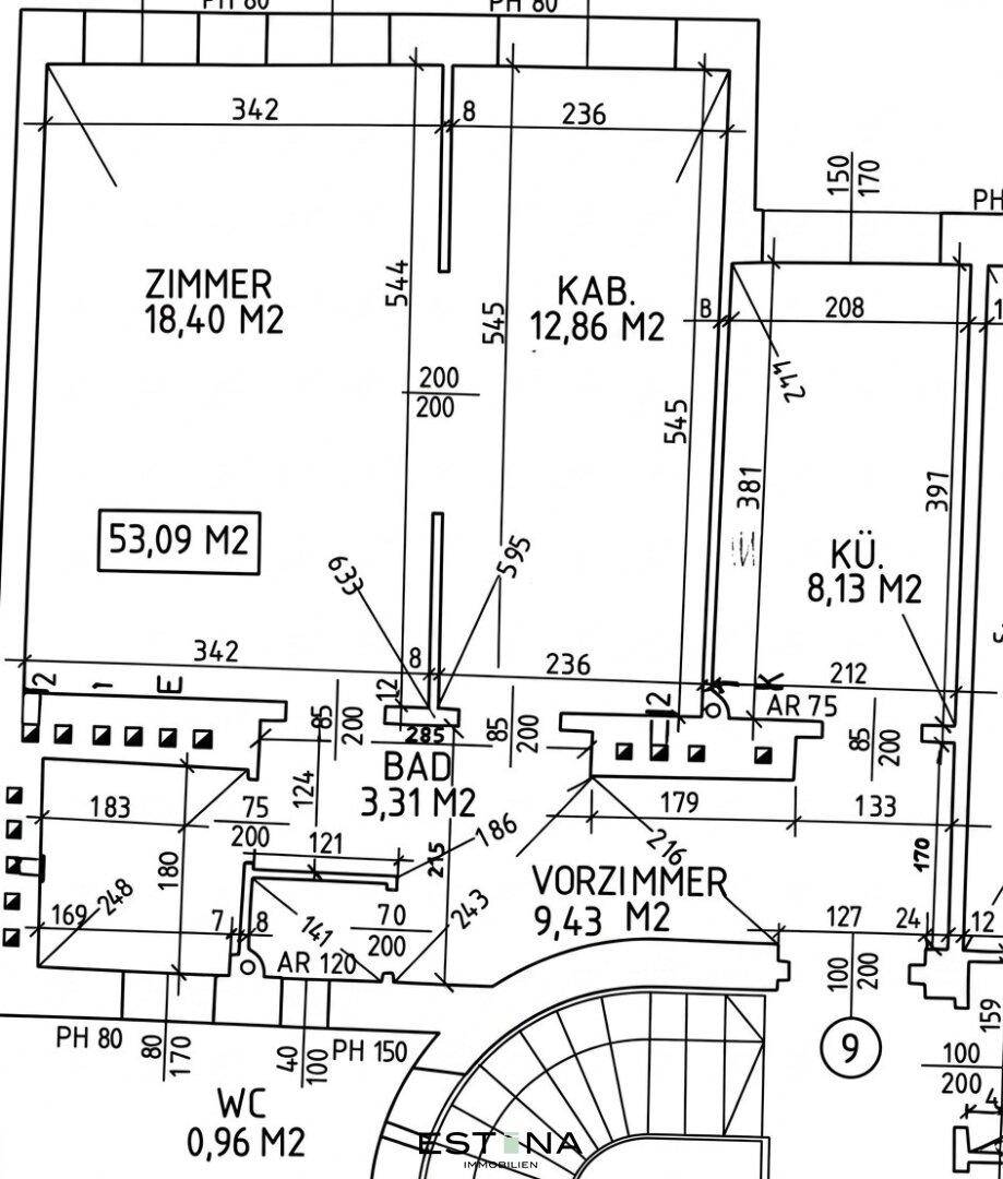 Detaillierter Grundriss einer Wohnung mit separater Küche, Bad, WC und mehreren Zimmern, inklusive Treppenaufgang.