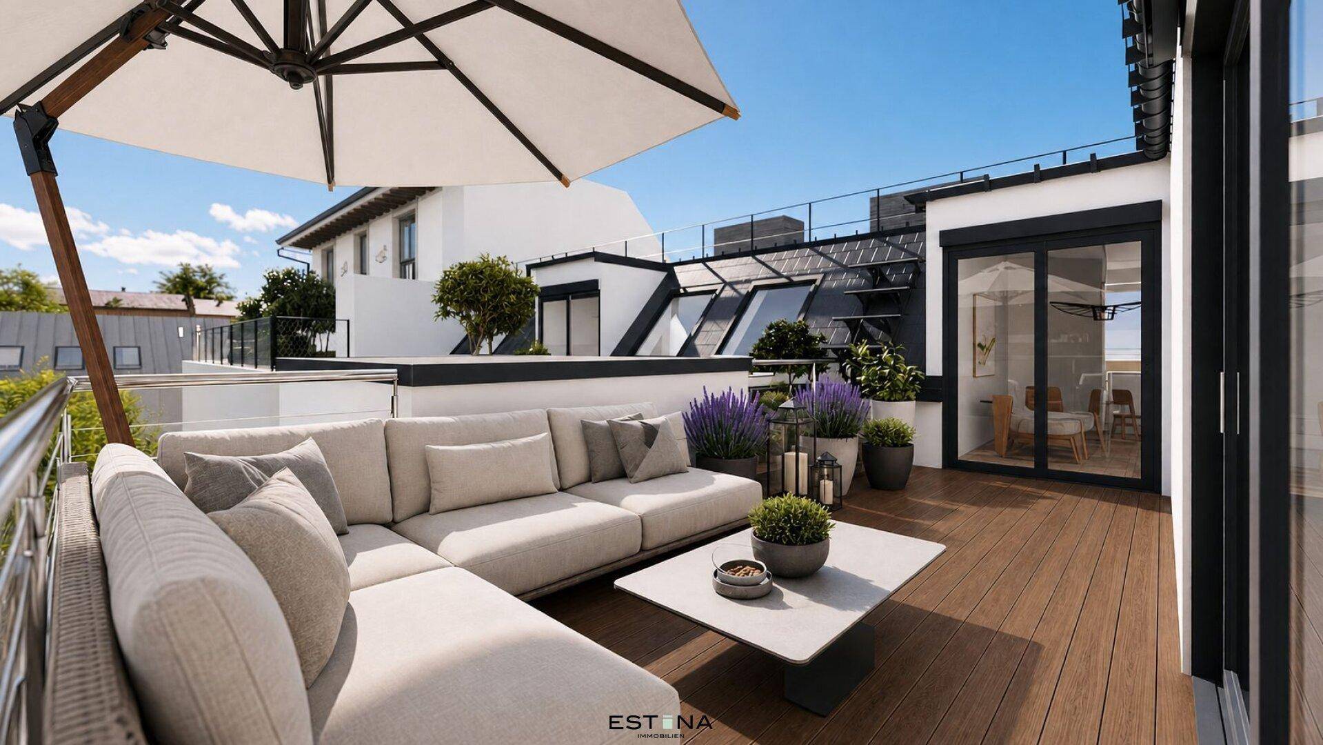 Geräumige Dachterrasse mit bequemen Loungemöbeln, Holzdeck und Sonnenschirm für entspannte Stunden.